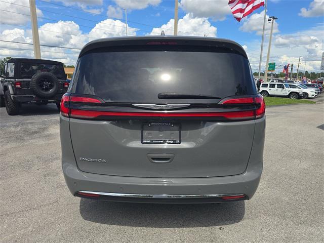 Photo of 2022 Ceramic Gray Clearcoat Chrysler Pacifica