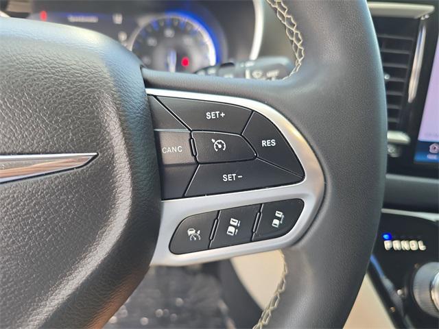 Photo of 2022 Ceramic Gray Clearcoat Chrysler Pacifica