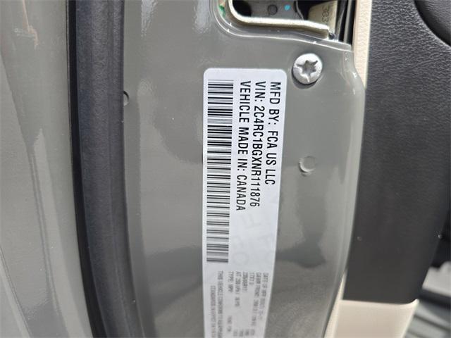 Photo of 2022 Ceramic Gray Clearcoat Chrysler Pacifica