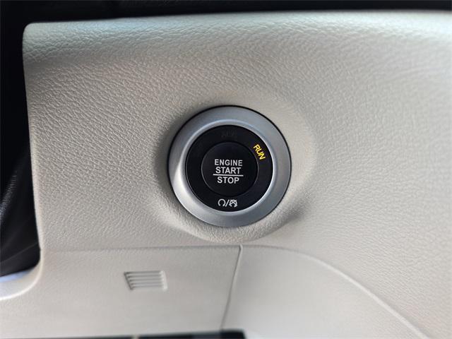 Photo of 2022 Ceramic Gray Clearcoat Chrysler Pacifica