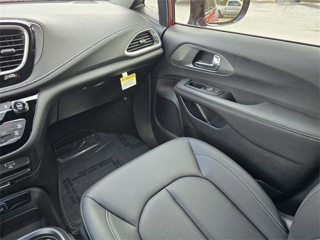 Photo of 2026 Pr6 Chrysler Pacifica