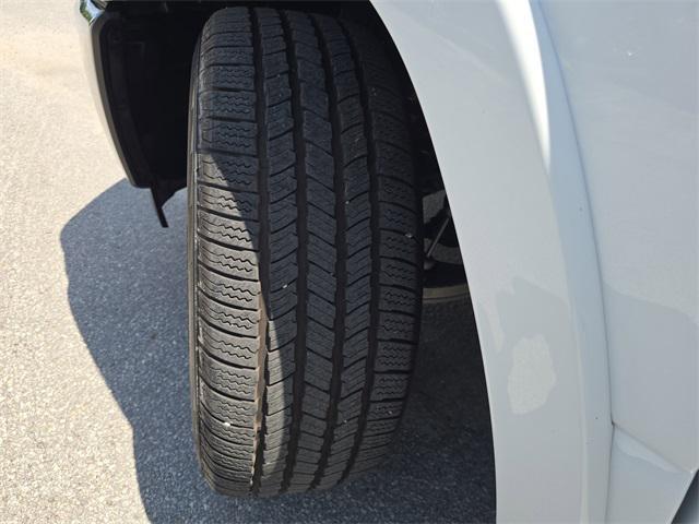 Photo of 2025 Bright White Clearcoat RAM 1500