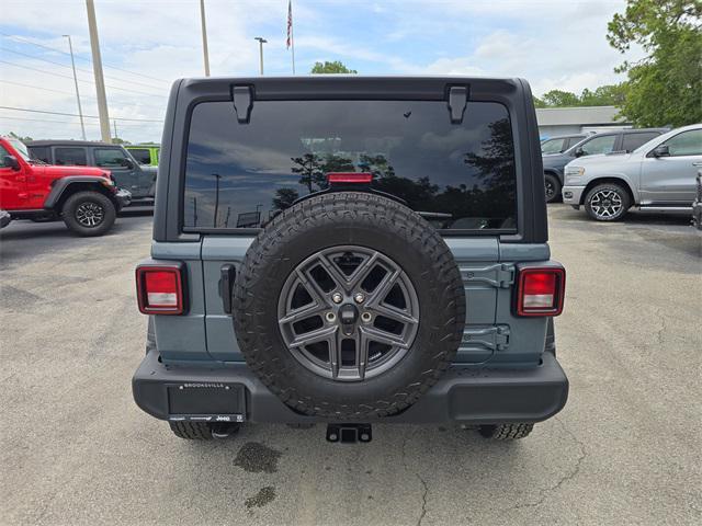 Photo of 2025 Anvil Clearcoat Jeep Wrangler