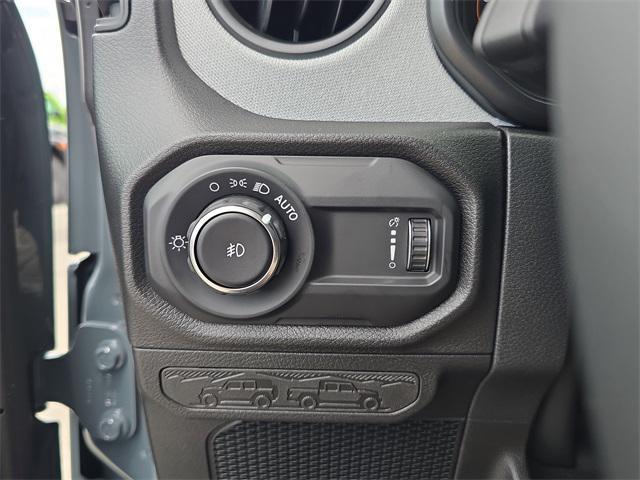 Photo of 2025 Anvil Clearcoat Jeep Wrangler