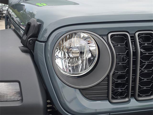 Photo of 2025 Anvil Clearcoat Jeep Wrangler