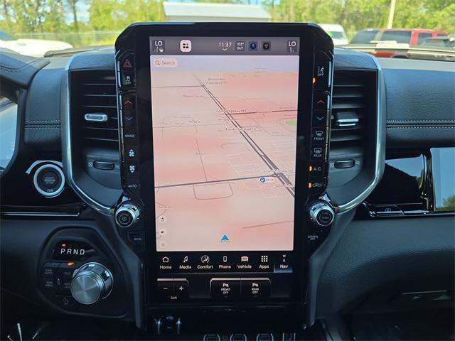 Photo of 2026 Diamond Black Crystal Pearlcoat RAM 1500
