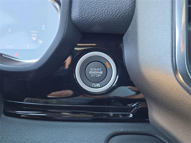 Photo of 2026 Diamond Black Crystal Pearlcoat RAM 1500