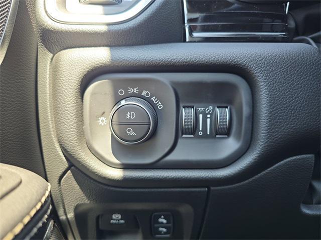 Photo of 2026 Diamond Black Crystal Pearlcoat RAM 1500