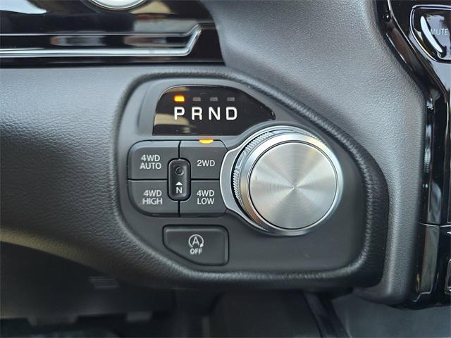 Photo of 2026 Diamond Black Crystal Pearlcoat RAM 1500