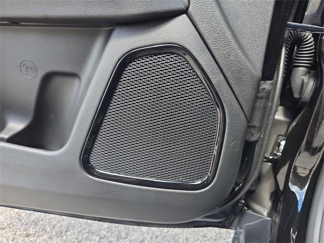 Photo of 2025 Diamond Black Crystal Pearlcoat Jeep Compass