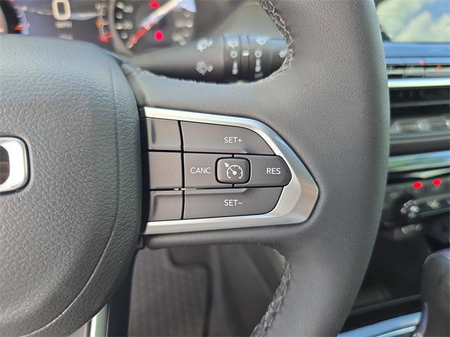 Photo of 2025 Diamond Black Crystal Pearlcoat Jeep Compass