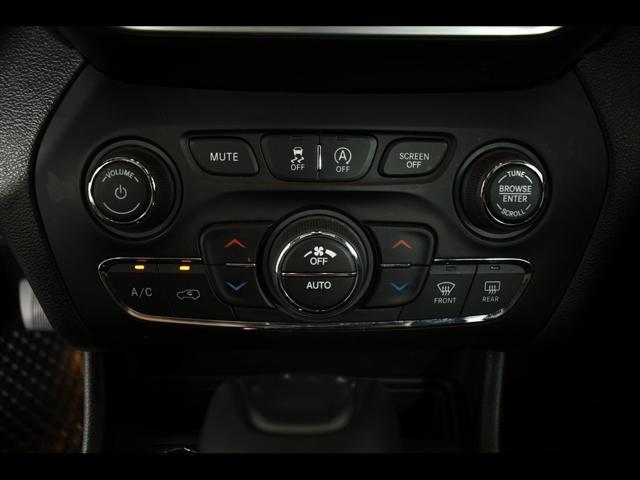 Photo of 2021 Bright White Clearcoat Jeep Cherokee