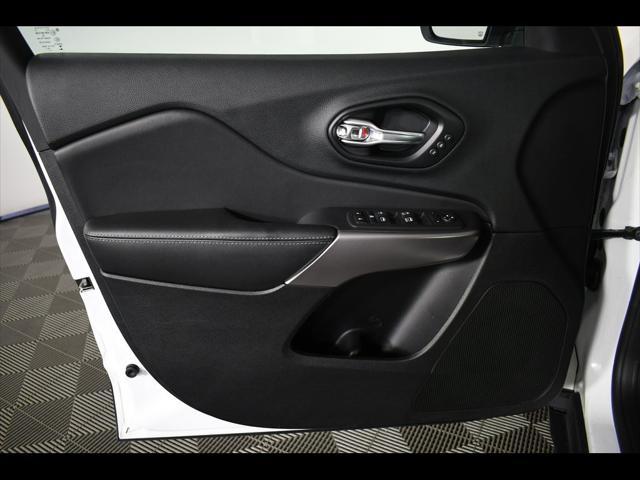 Photo of 2021 Bright White Clearcoat Jeep Cherokee