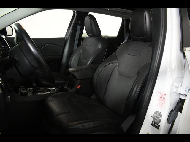 Photo of 2021 Bright White Clearcoat Jeep Cherokee