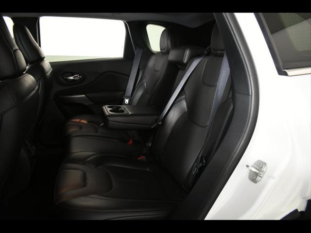 Photo of 2021 Bright White Clearcoat Jeep Cherokee
