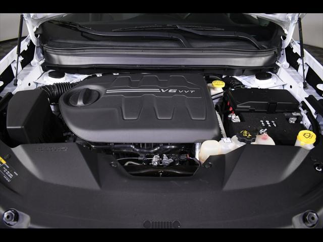 Photo of 2021 Bright White Clearcoat Jeep Cherokee
