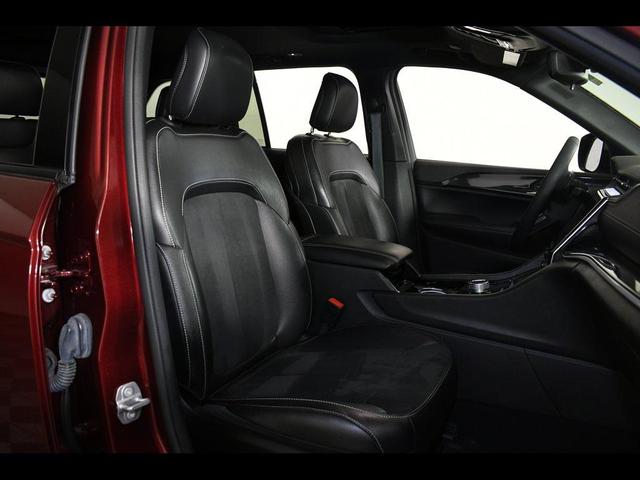 Photo of 2023 Velvet Red Pearlcoat Jeep Grand Cherokee