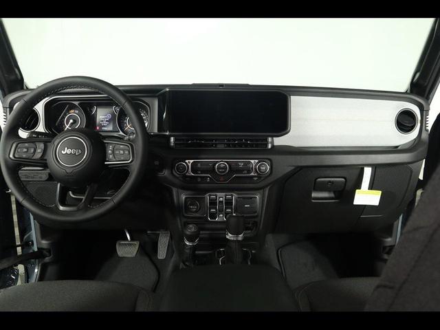 Photo of 2025 Anvil Clearcoat Jeep Wrangler