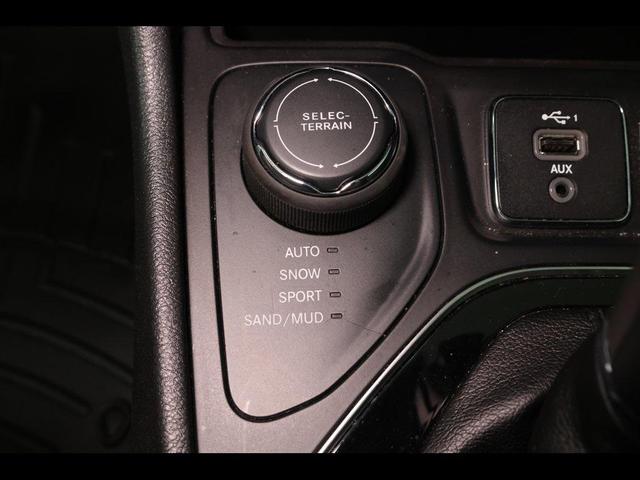 Photo of 2019 Sting-Gray Clearcoat Jeep Cherokee