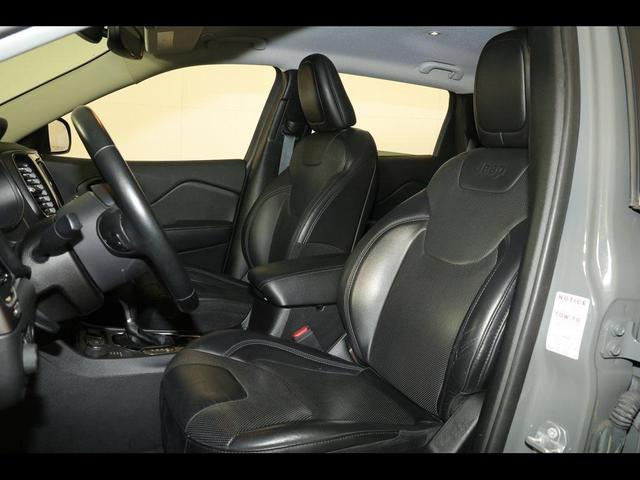 Photo of 2019 Sting-Gray Clearcoat Jeep Cherokee
