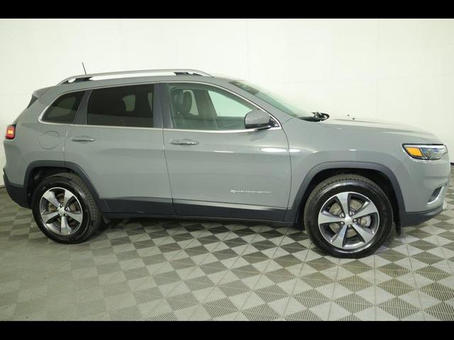 Photo of 2019 Sting-Gray Clearcoat Jeep Cherokee