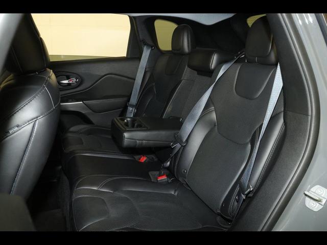 Photo of 2019 Sting-Gray Clearcoat Jeep Cherokee