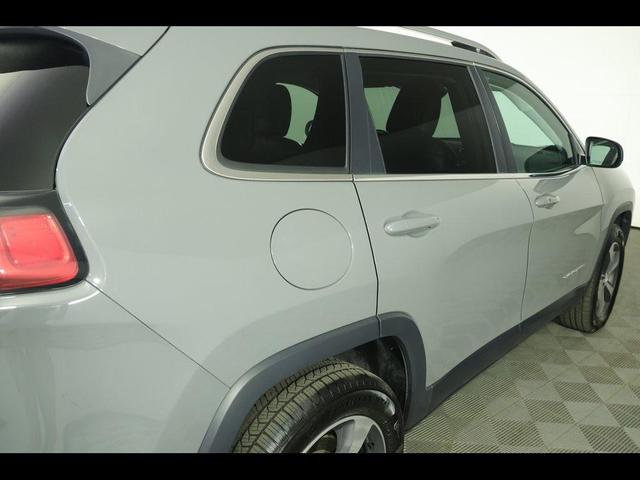 Photo of 2019 Sting-Gray Clearcoat Jeep Cherokee