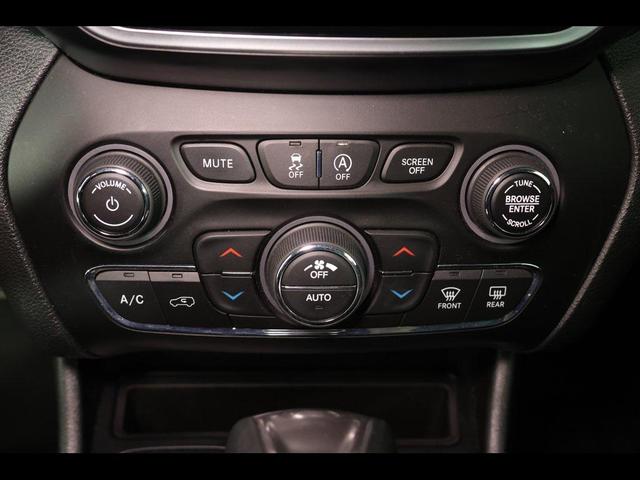 Photo of 2019 Sting-Gray Clearcoat Jeep Cherokee