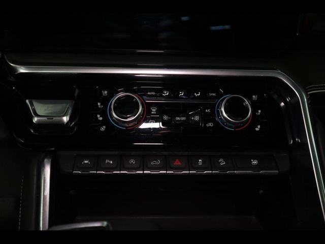 Photo of 2023 White Frost Tricoat GMC Sierra 1500