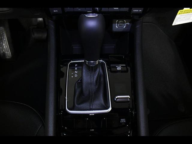 Photo of 2025 Diamond Black Crystal Pearlcoat Jeep Compass