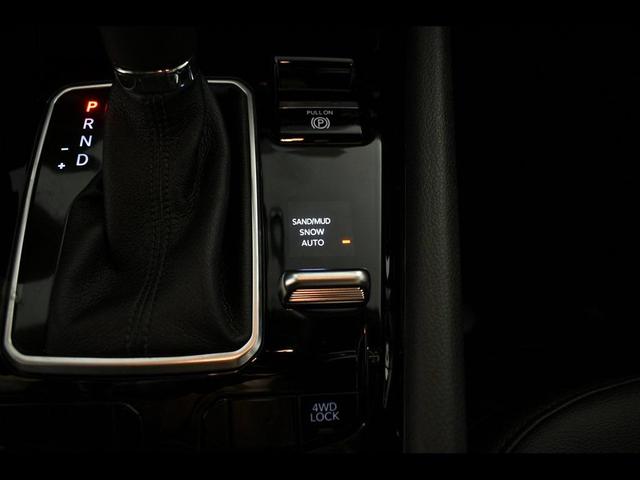 Photo of 2025 Diamond Black Crystal Pearlcoat Jeep Compass