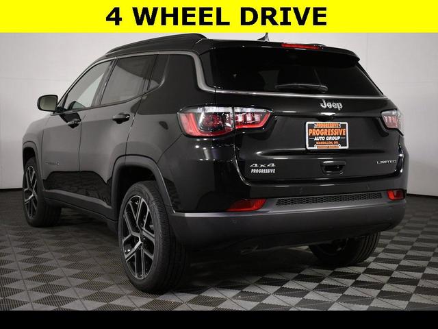 Photo of 2025 Diamond Black Crystal Pearlcoat Jeep Compass