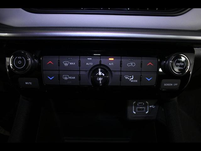 Photo of 2025 Diamond Black Crystal Pearlcoat Jeep Compass