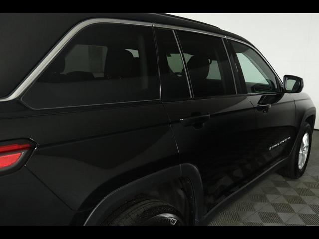 Photo of 2023 Diamond Black Crystal Pearlcoat Jeep Grand Cherokee