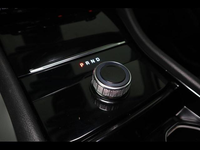 Photo of 2023 Diamond Black Crystal Pearlcoat Jeep Grand Cherokee