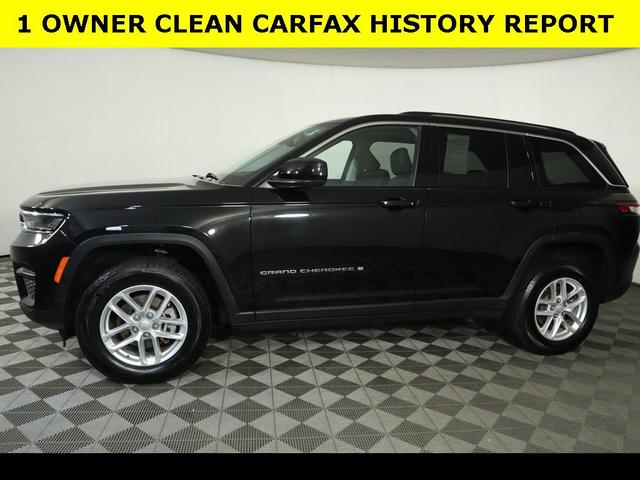 Photo of 2023 Diamond Black Crystal Pearlcoat Jeep Grand Cherokee