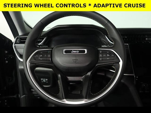 Photo of 2023 Diamond Black Crystal Pearlcoat Jeep Grand Cherokee