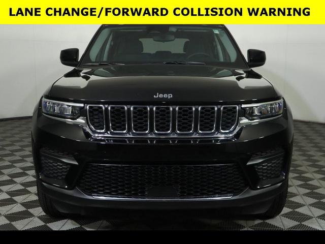 Photo of 2023 Diamond Black Crystal Pearlcoat Jeep Grand Cherokee