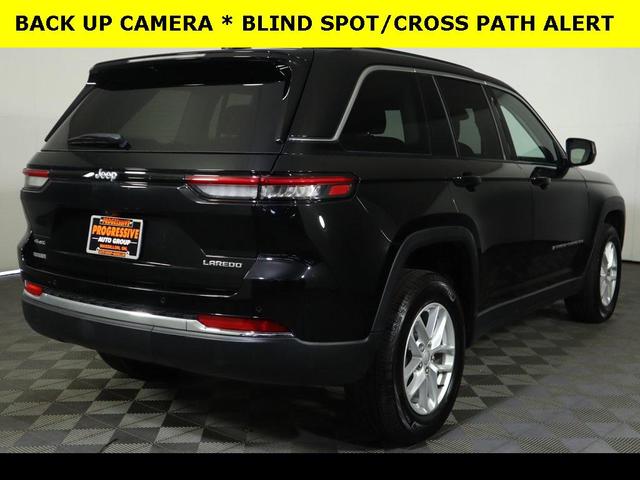 Photo of 2023 Diamond Black Crystal Pearlcoat Jeep Grand Cherokee