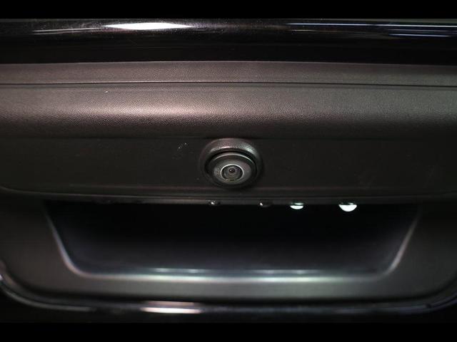 Photo of 2023 Diamond Black Crystal Pearlcoat RAM 1500