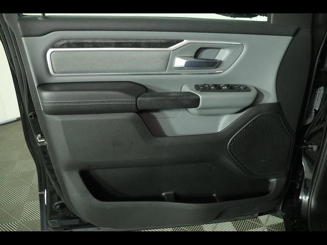 Photo of 2023 Diamond Black Crystal Pearlcoat RAM 1500