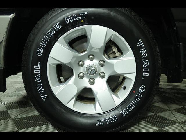 Photo of 2023 Diamond Black Crystal Pearlcoat RAM 1500