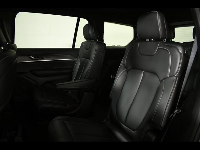 Photo of 2025 Baltic Gray Metallic Clearcoat Jeep Grand Cherokee L