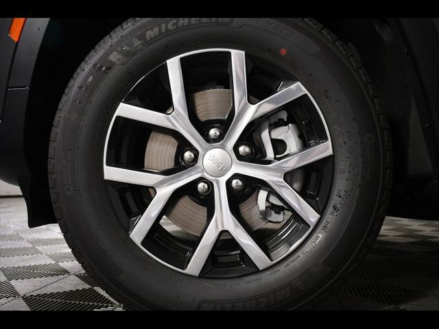 Photo of 2025 Baltic Gray Metallic Clearcoat Jeep Grand Cherokee L