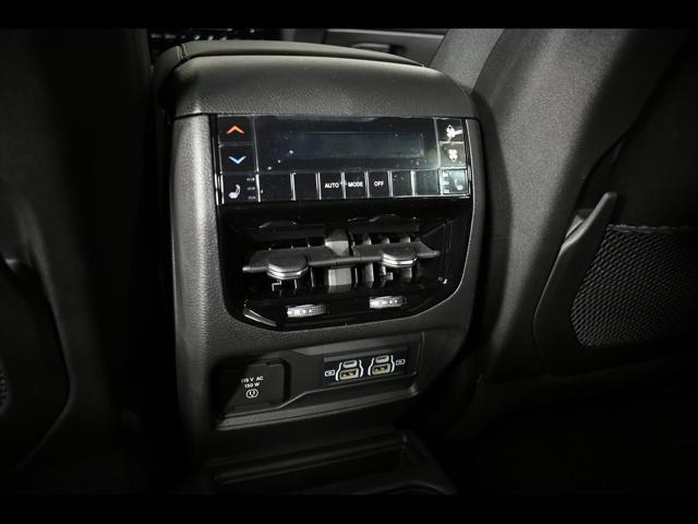 Photo of 2025 Baltic Gray Metallic Clearcoat Jeep Grand Cherokee L