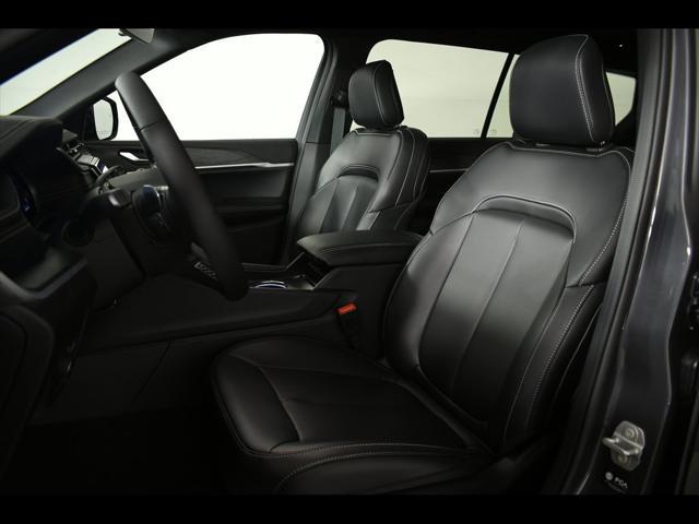 Photo of 2025 Baltic Gray Metallic Clearcoat Jeep Grand Cherokee L