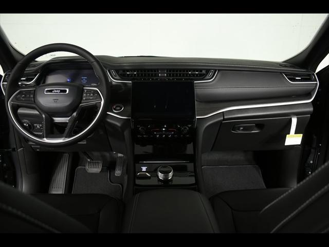 Photo of 2025 Baltic Gray Metallic Clearcoat Jeep Grand Cherokee L