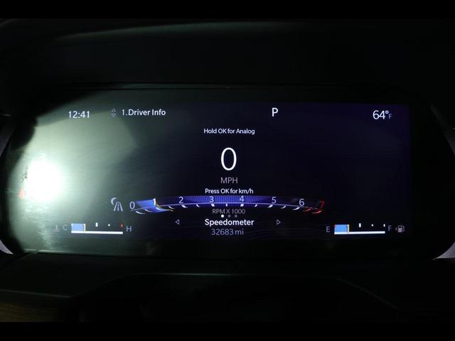 Photo of 2023 Diamond Black Crystal Pearlcoat Jeep Grand Cherokee