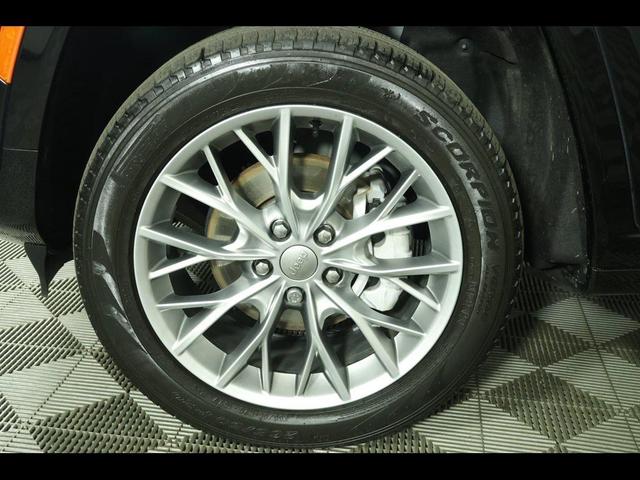 Photo of 2023 Diamond Black Crystal Pearlcoat Jeep Grand Cherokee