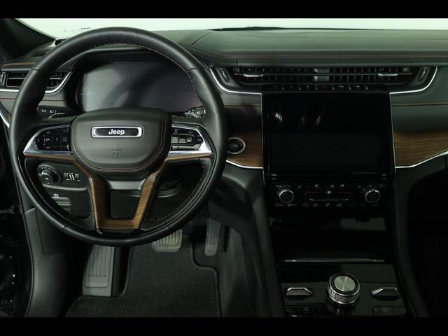 Photo of 2023 Diamond Black Crystal Pearlcoat Jeep Grand Cherokee
